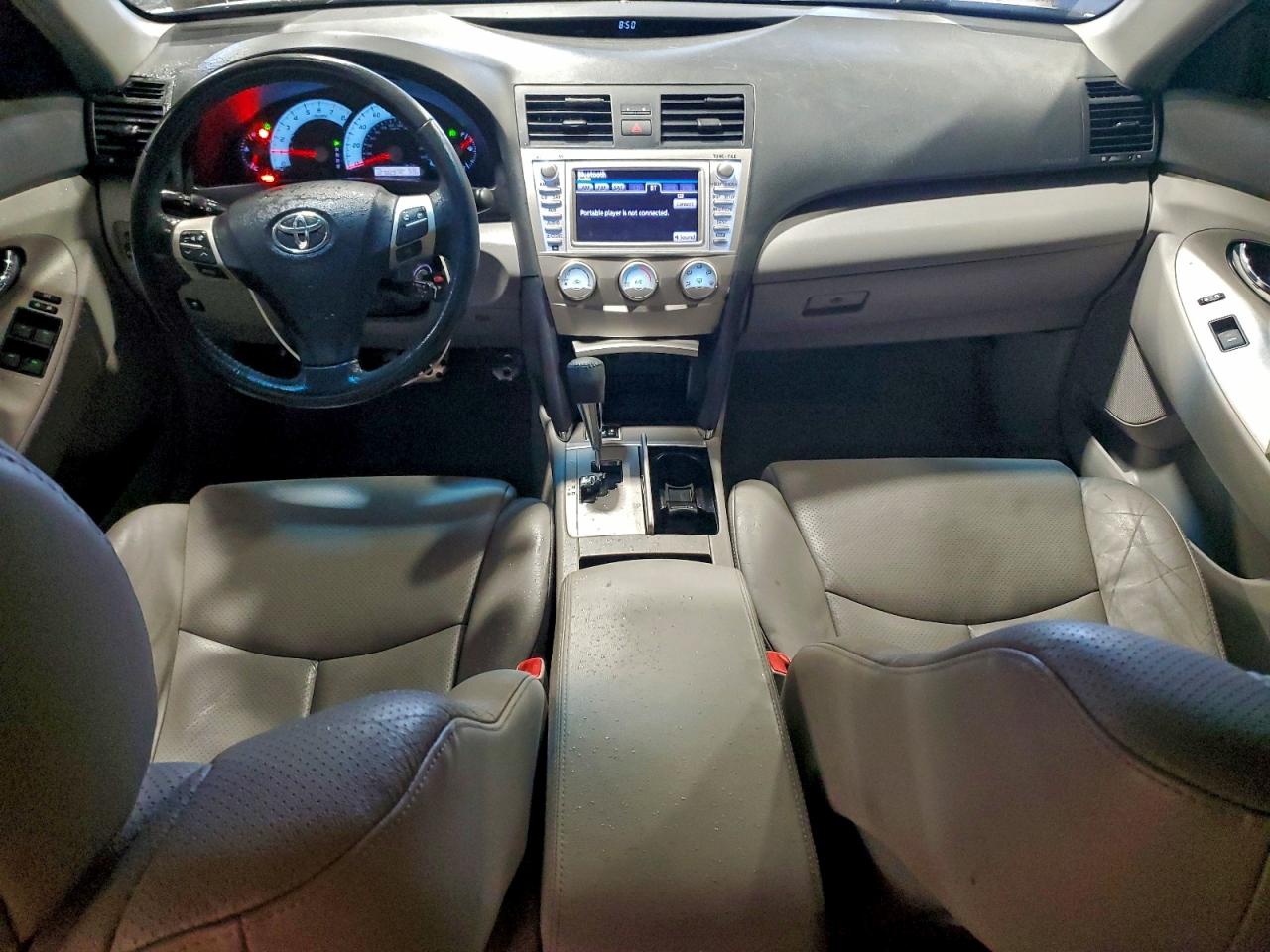 2010 TOYOTA CAMRY SE photo 8