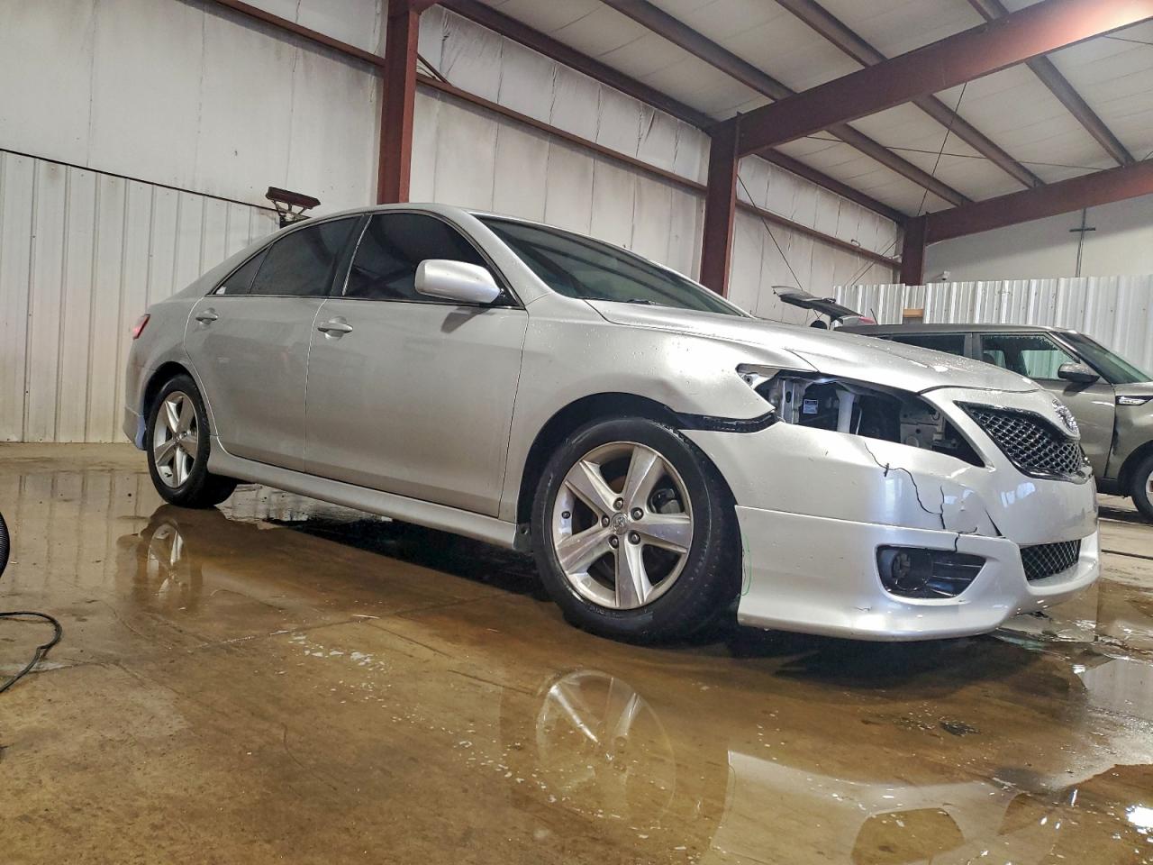 2010 TOYOTA CAMRY SE photo 4