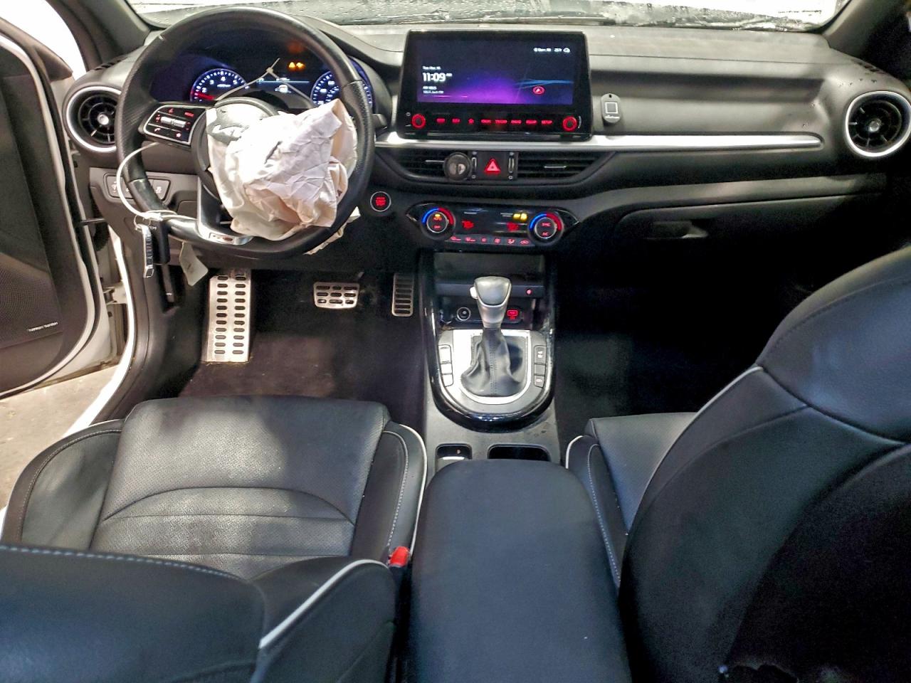2024 KIA FORTE GT LINE photo 8