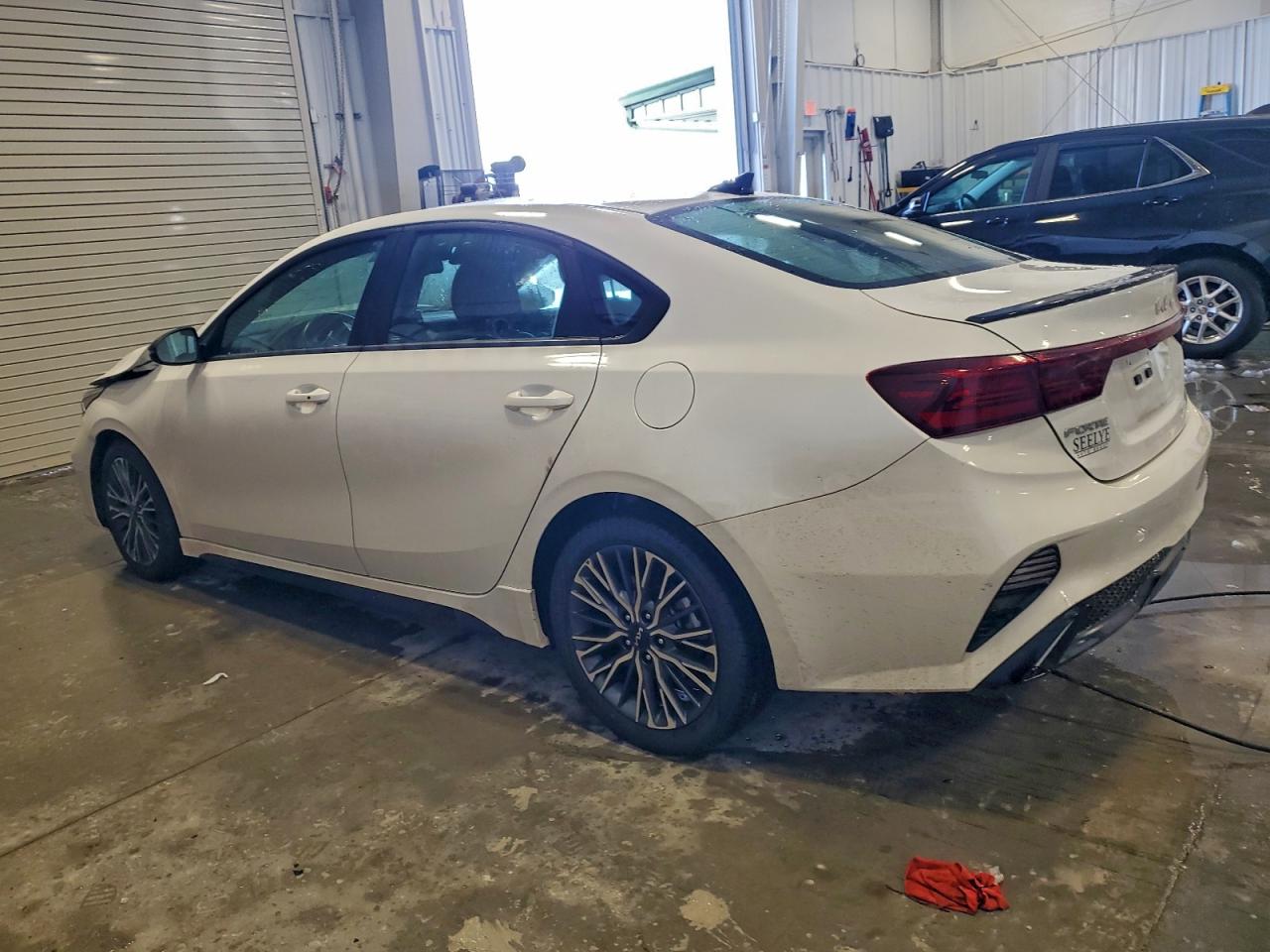 2024 KIA FORTE GT LINE photo 2