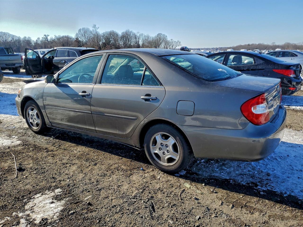 2003 TOYOTA CAMRY LE photo 2