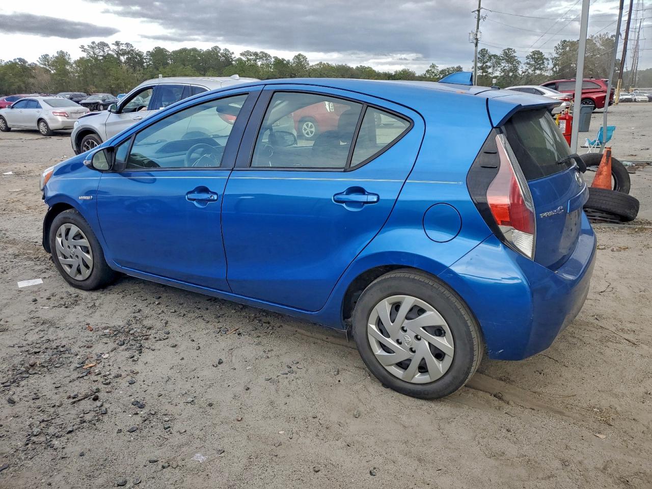 2015 TOYOTA PRIUS C photo 2