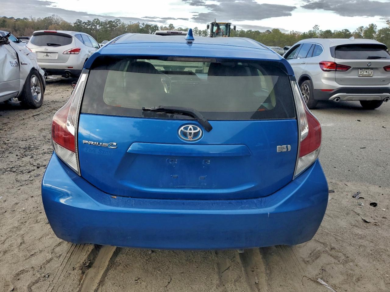 2015 TOYOTA PRIUS C photo 6