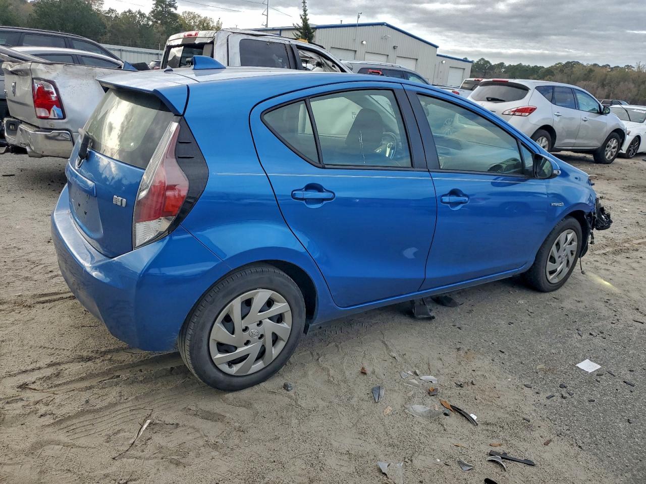 2015 TOYOTA PRIUS C photo 3
