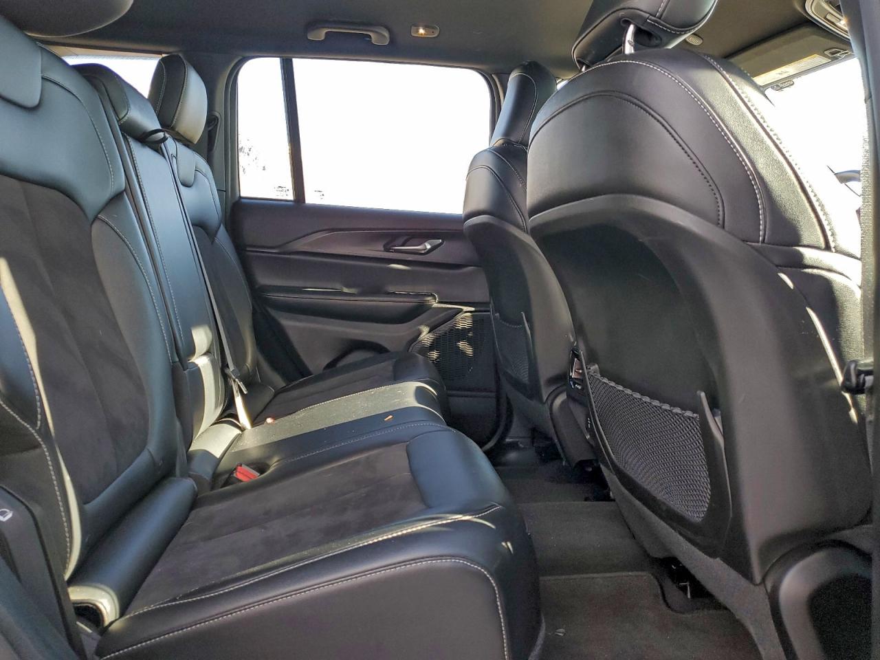 2023 JEEP GRAND CHEROKEE LAREDO photo 10