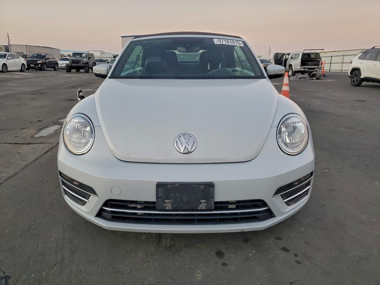 2018 VOLKSWAGEN BEETLE S photo 5