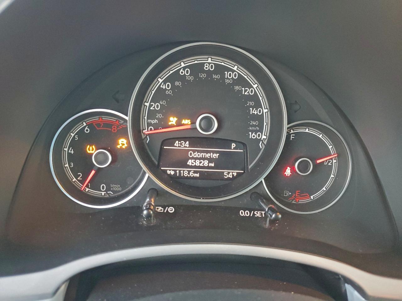 2018 VOLKSWAGEN BEETLE S photo 9