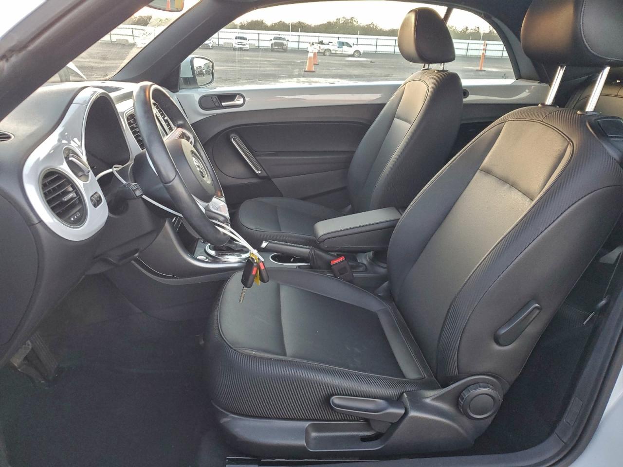2018 VOLKSWAGEN BEETLE S photo 7