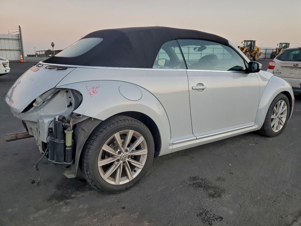 2018 VOLKSWAGEN BEETLE S photo 3
