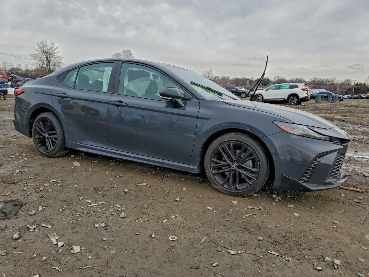 2025 TOYOTA CAMRY photo 4
