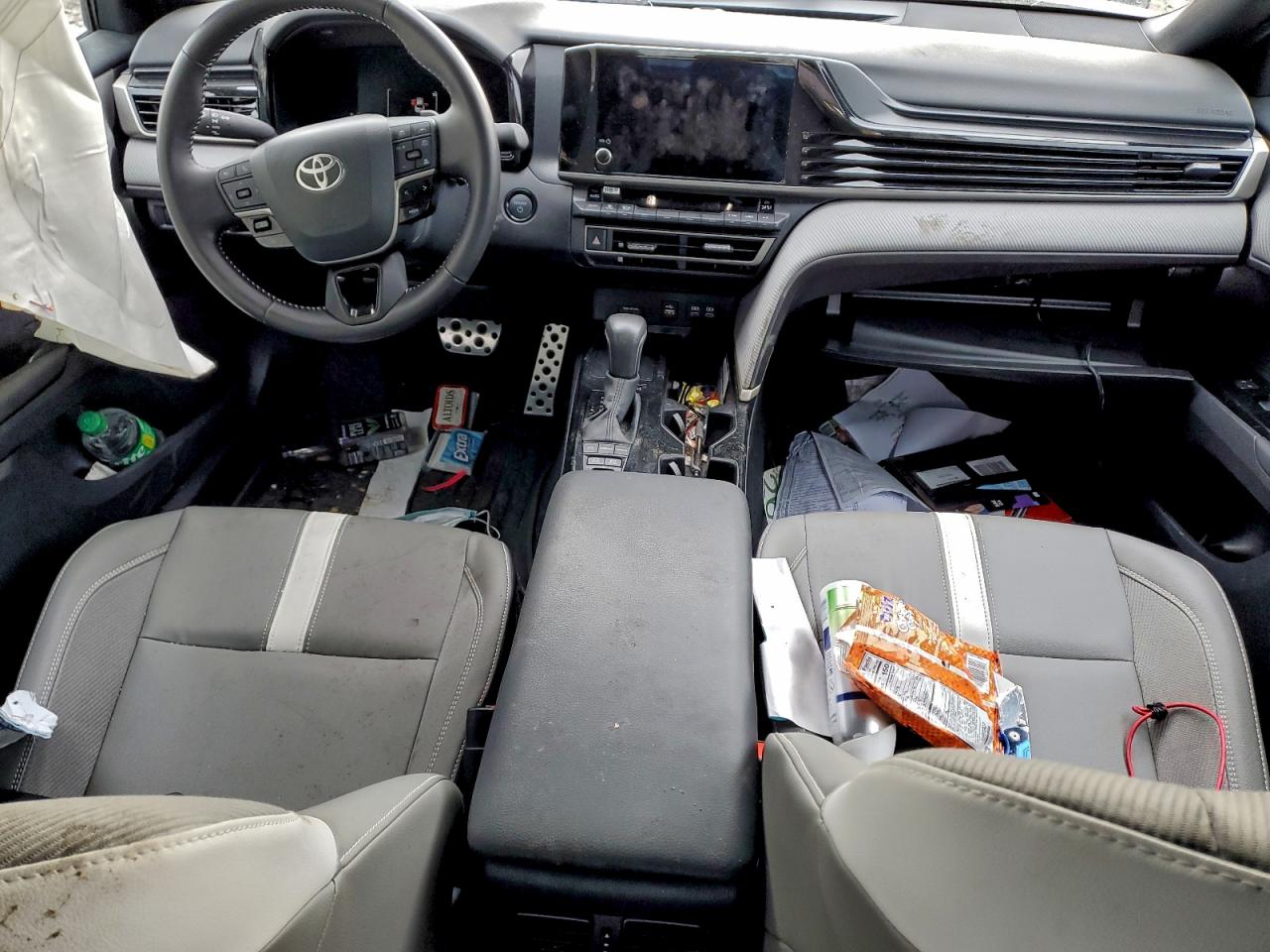 2025 TOYOTA CAMRY photo 8