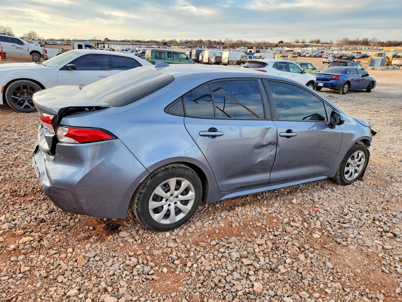 2021 TOYOTA COROLLA LE photo 3