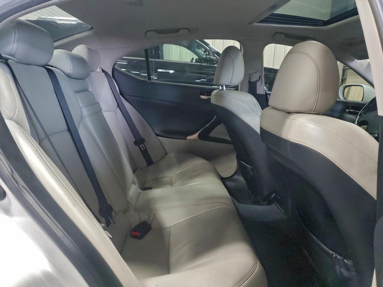 2010 LEXUS IS 250 photo 10