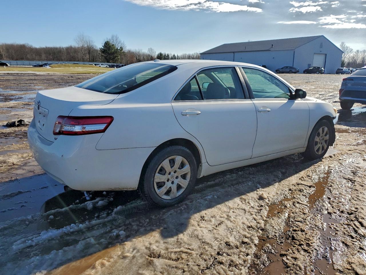 2011 TOYOTA CAMRY BASE photo 3