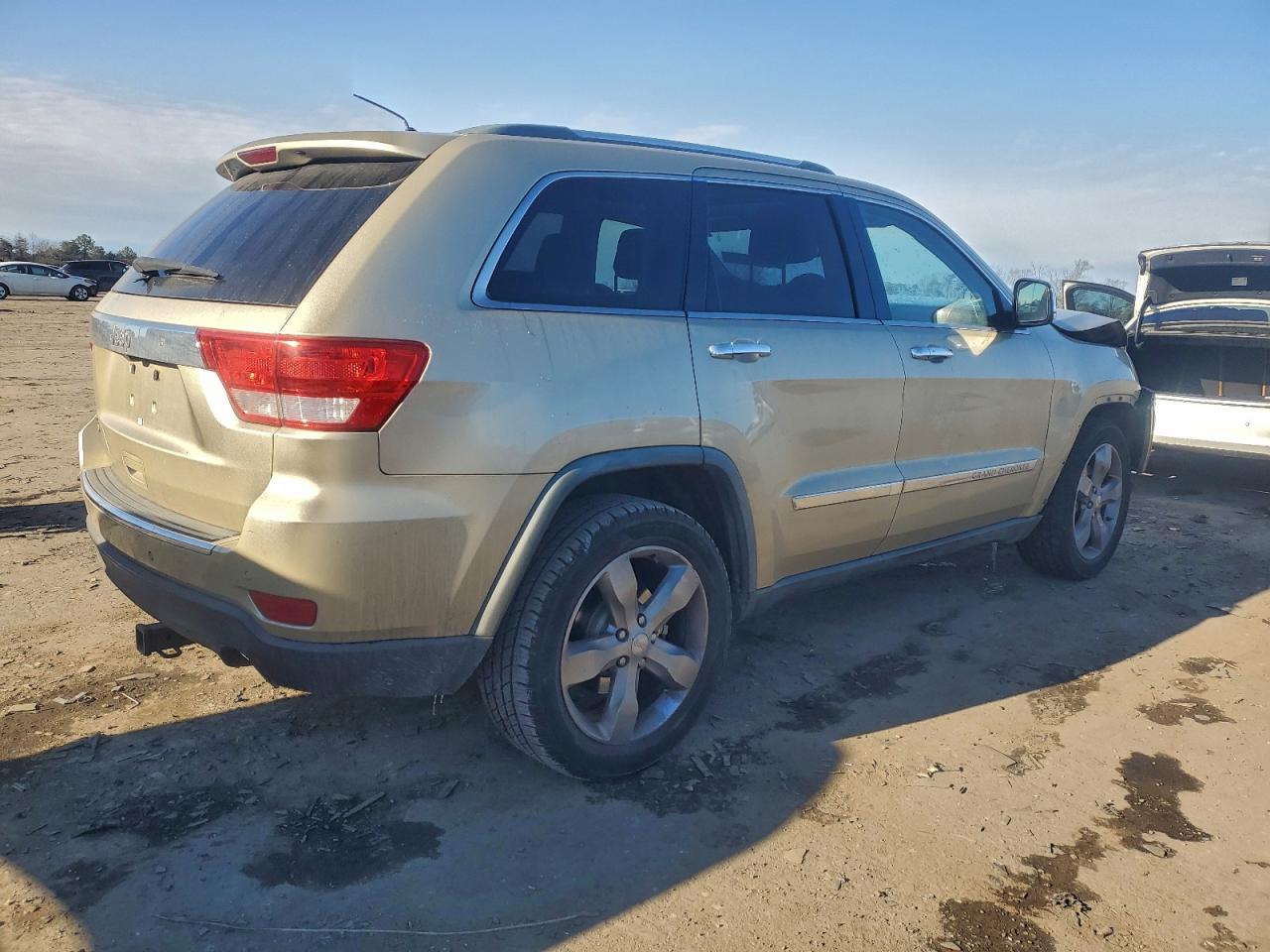 2011 JEEP GRAND CHEROKEE LIMITED photo 3