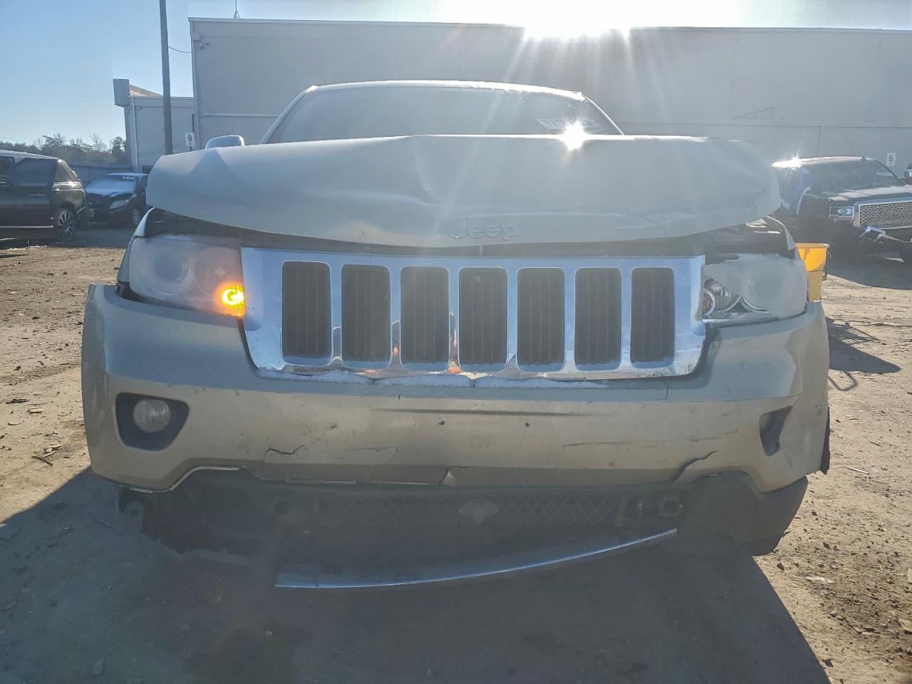 2011 JEEP GRAND CHEROKEE LIMITED photo 5