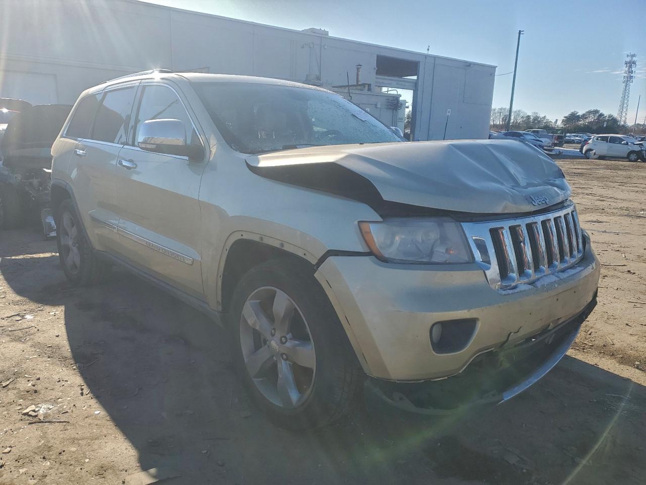 2011 JEEP GRAND CHEROKEE LIMITED photo 4