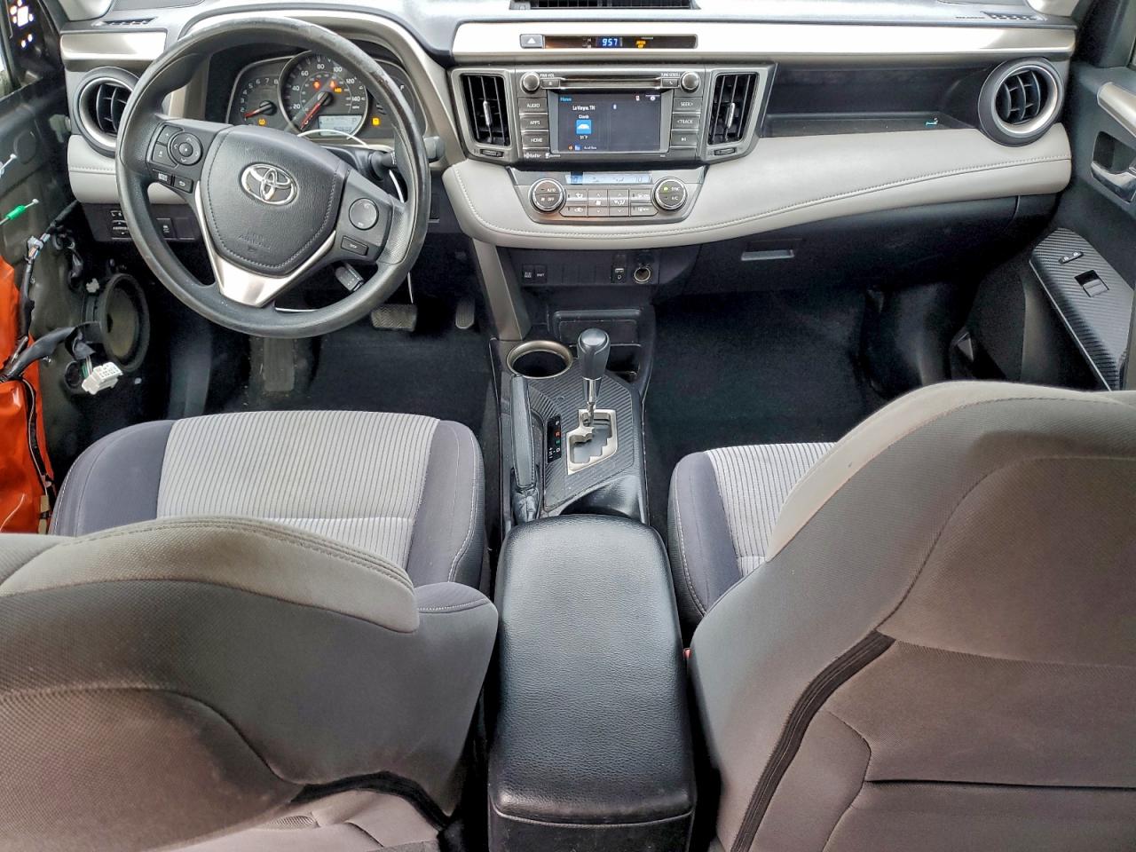 2015 TOYOTA RAV4 XLE photo 8