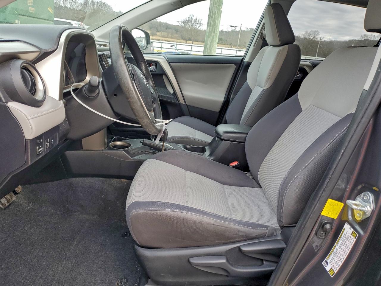 2015 TOYOTA RAV4 XLE photo 7
