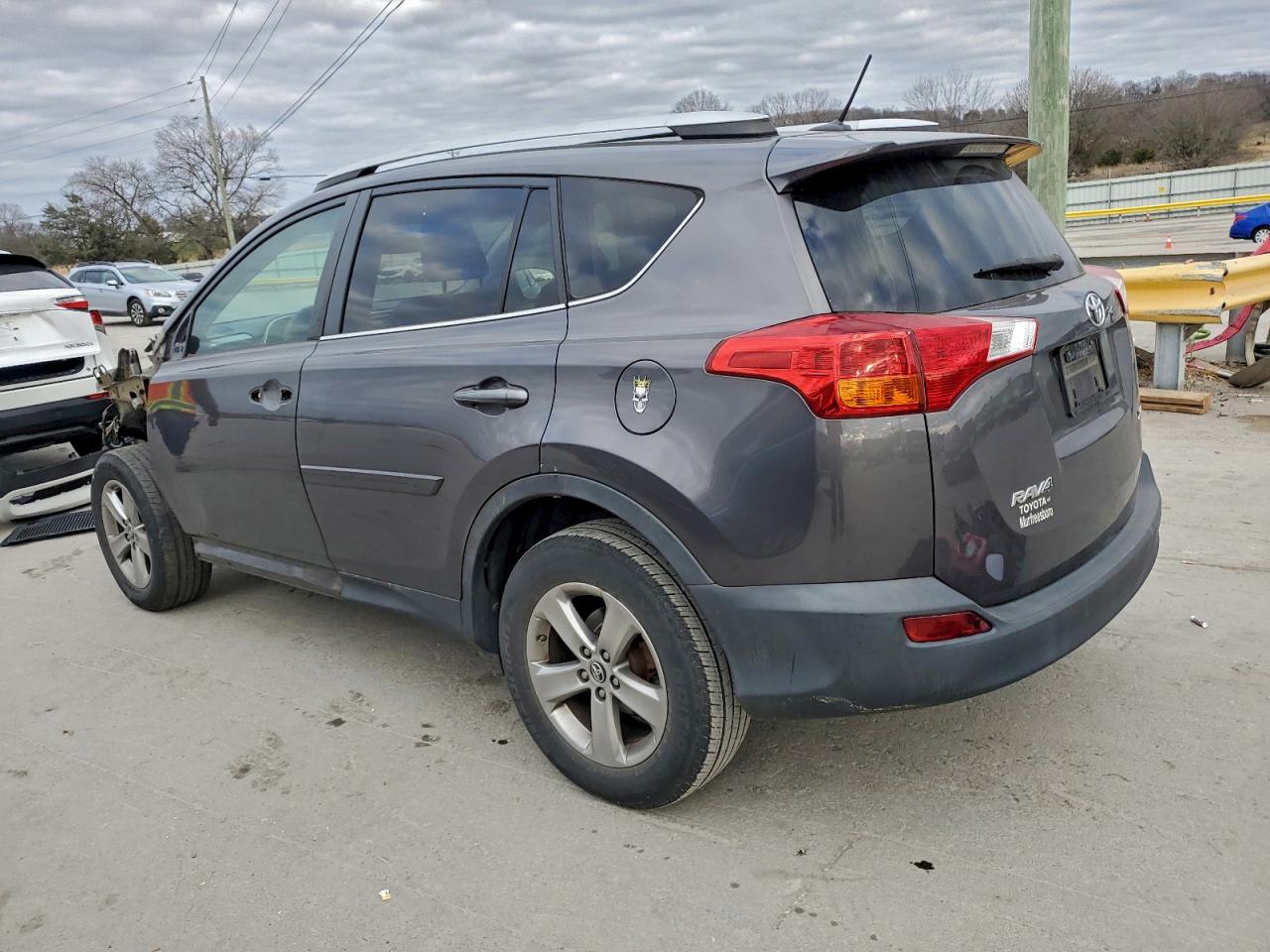 2015 TOYOTA RAV4 XLE photo 2