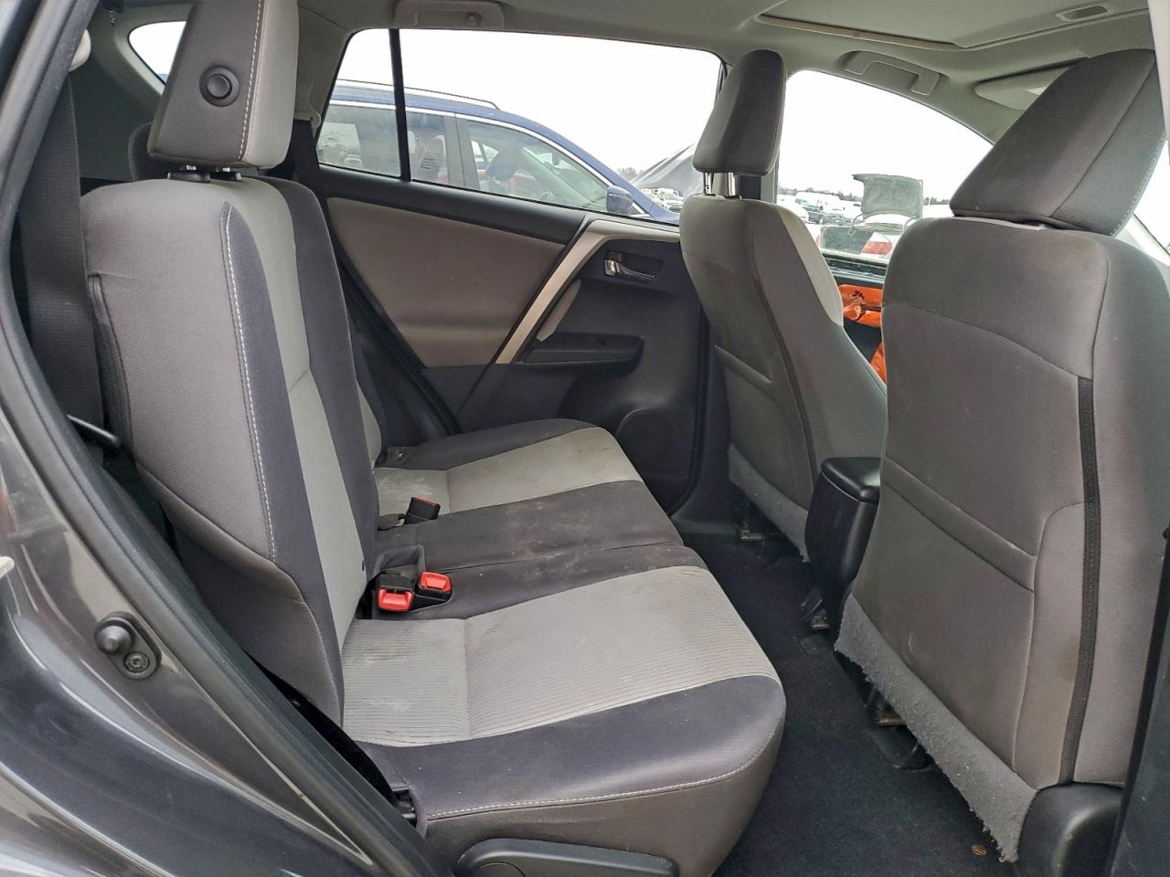 2015 TOYOTA RAV4 XLE photo 10