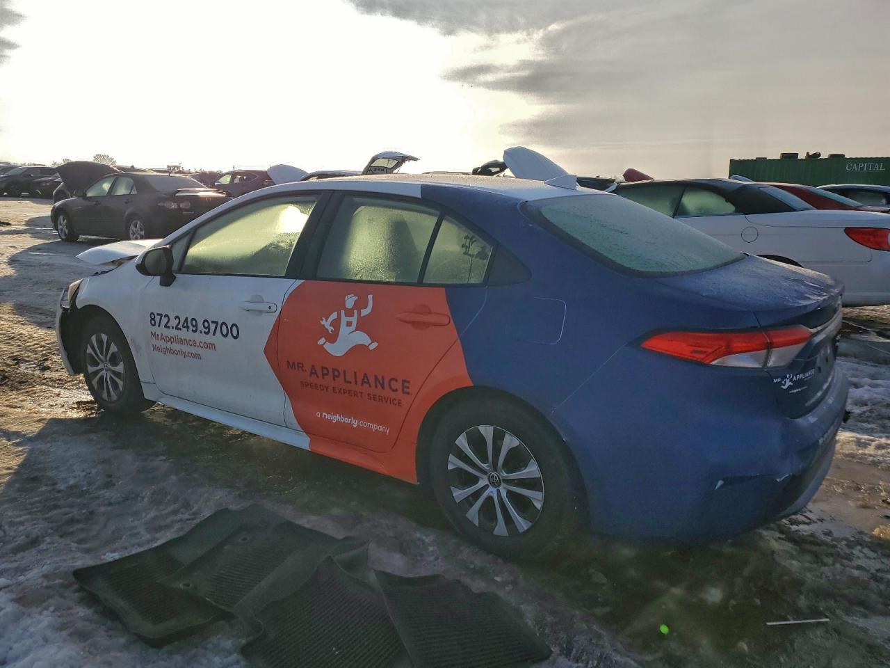 2022 TOYOTA COROLLA LE photo 3