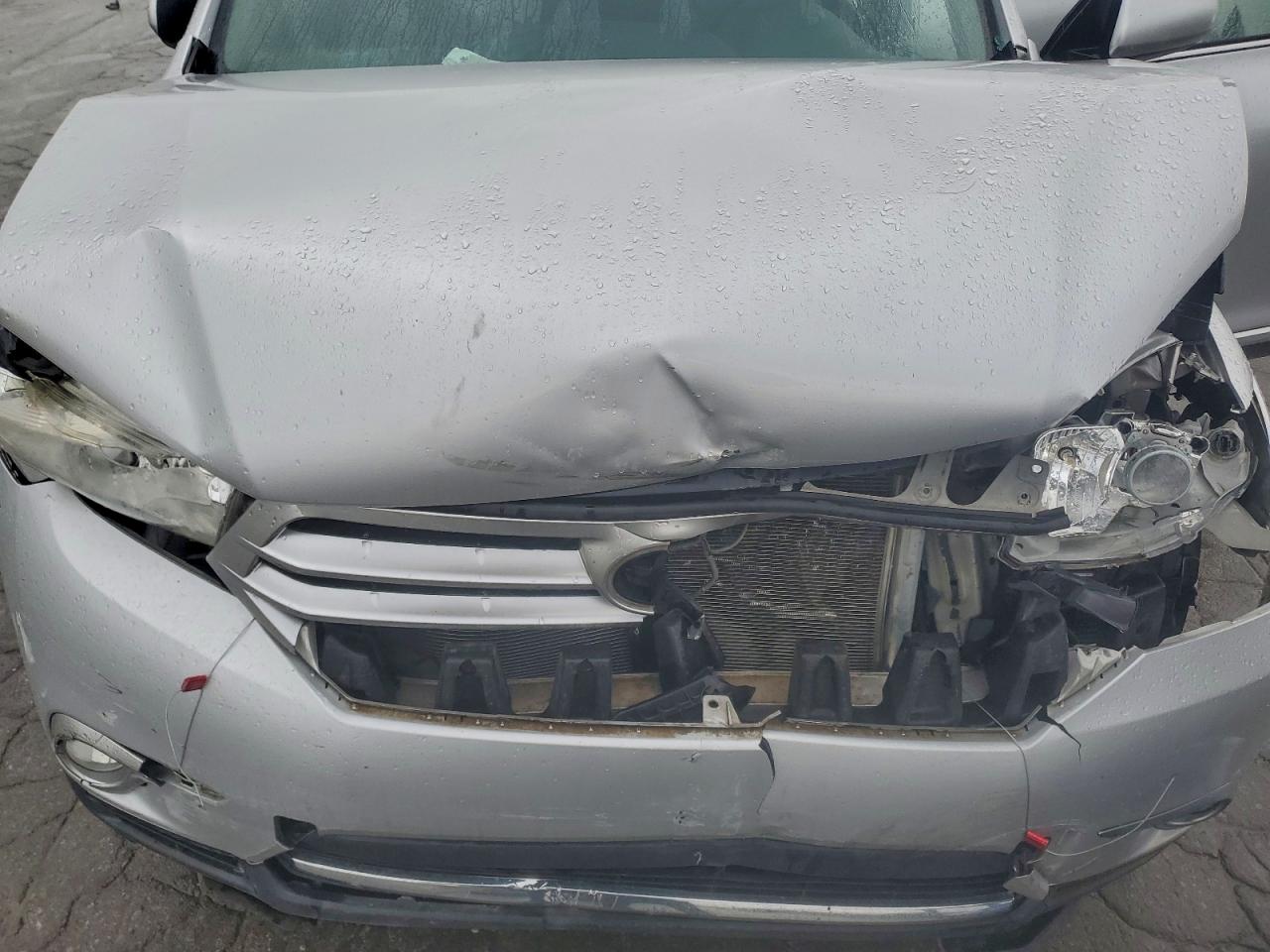 2012 TOYOTA HIGHLANDER BASE photo 12