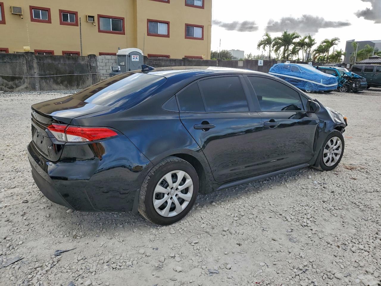 2025 TOYOTA COROLLA LE photo 3