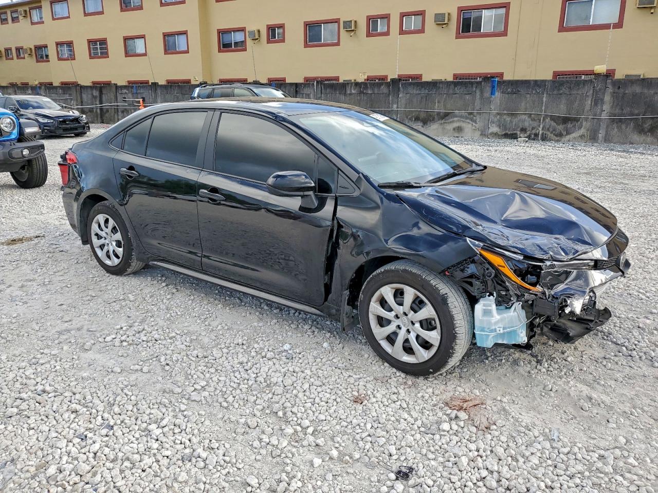 2025 TOYOTA COROLLA LE photo 4