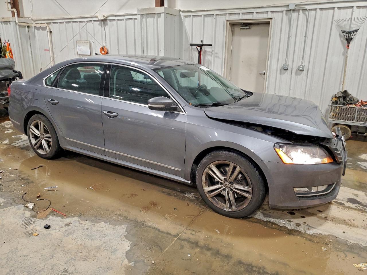 2015 VOLKSWAGEN PASSAT SE photo 4
