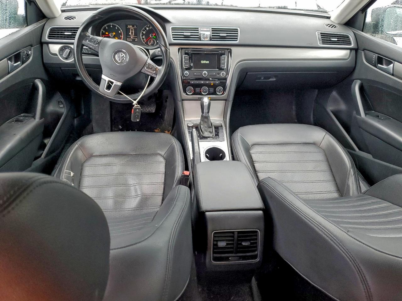 2015 VOLKSWAGEN PASSAT SE photo 8