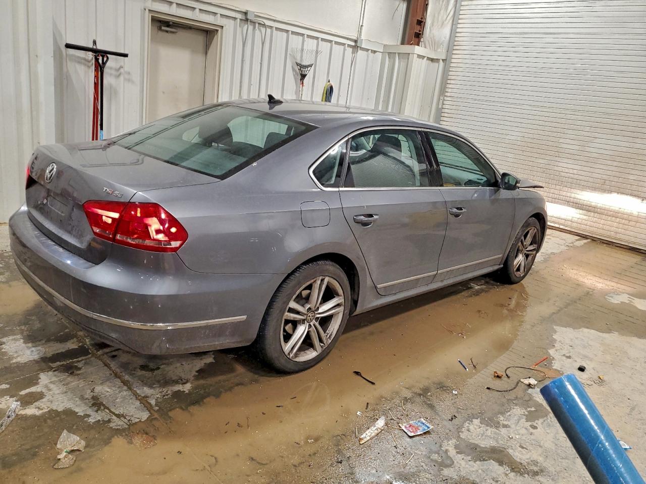 2015 VOLKSWAGEN PASSAT SE photo 3