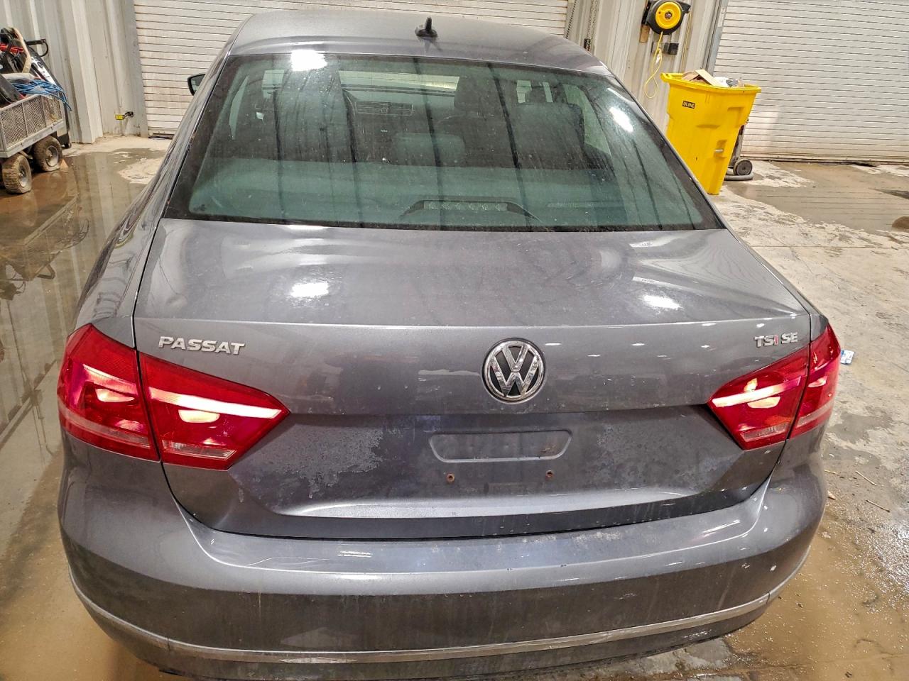2015 VOLKSWAGEN PASSAT SE photo 6