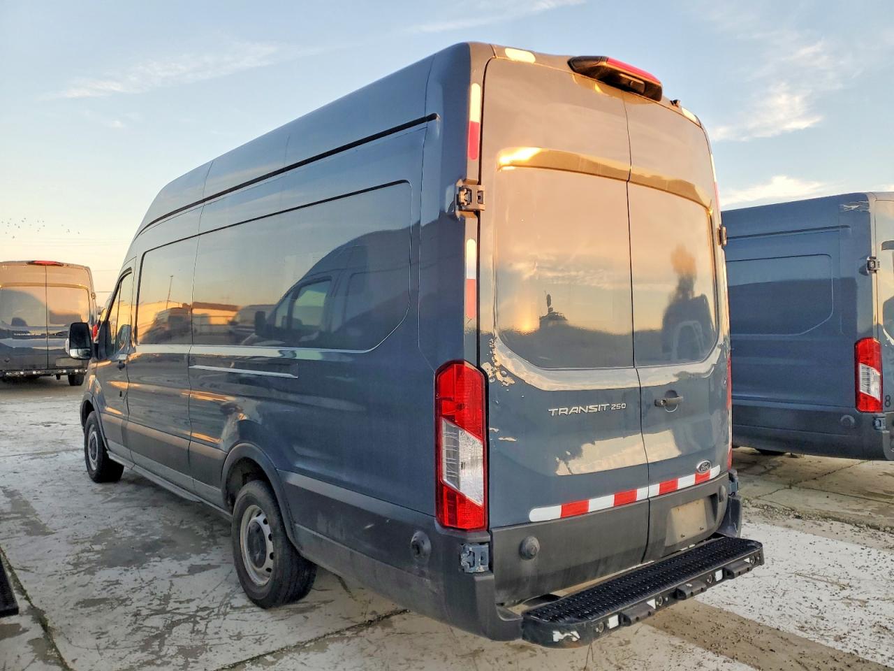 2020 FORD TRANSIT 250 DELIVERY VAN photo 2