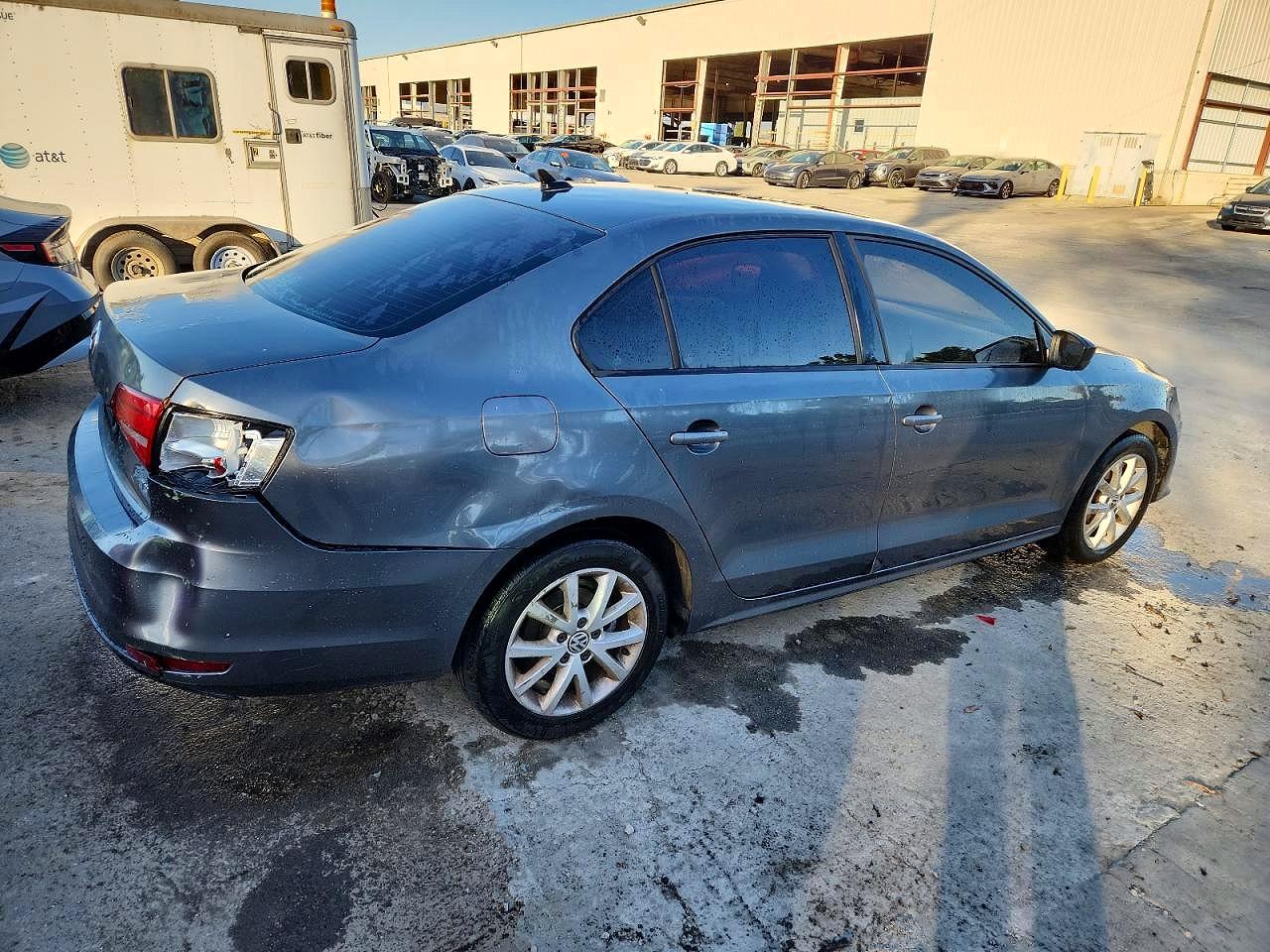 2015 VOLKSWAGEN JETTA SE photo 3