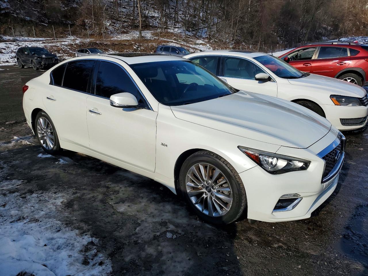 2018 INFINITI Q50 LUXE photo 4