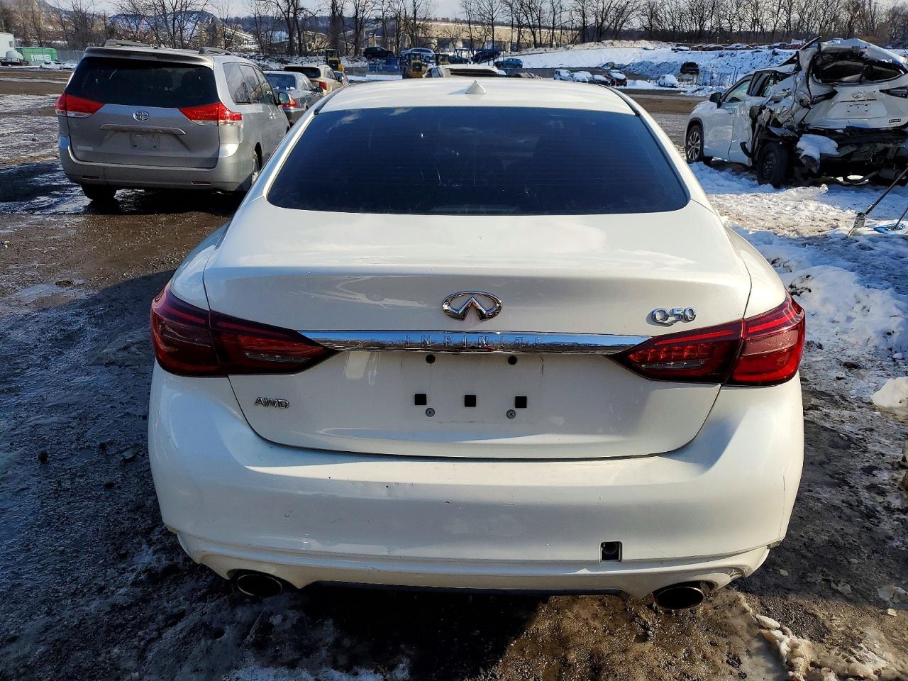 2018 INFINITI Q50 LUXE photo 6