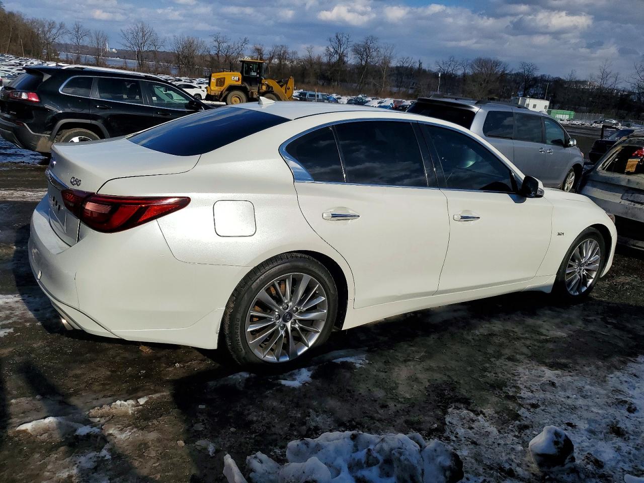 2018 INFINITI Q50 LUXE photo 3