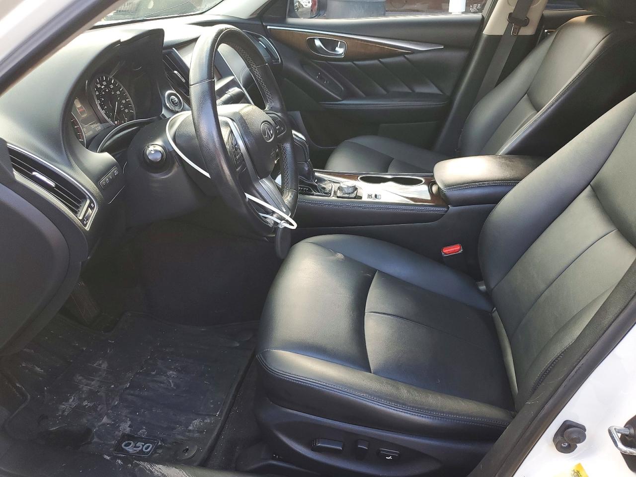 2018 INFINITI Q50 LUXE photo 7