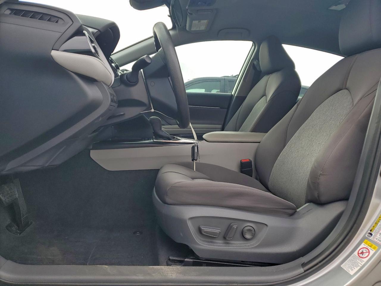 2019 TOYOTA CAMRY L photo 7