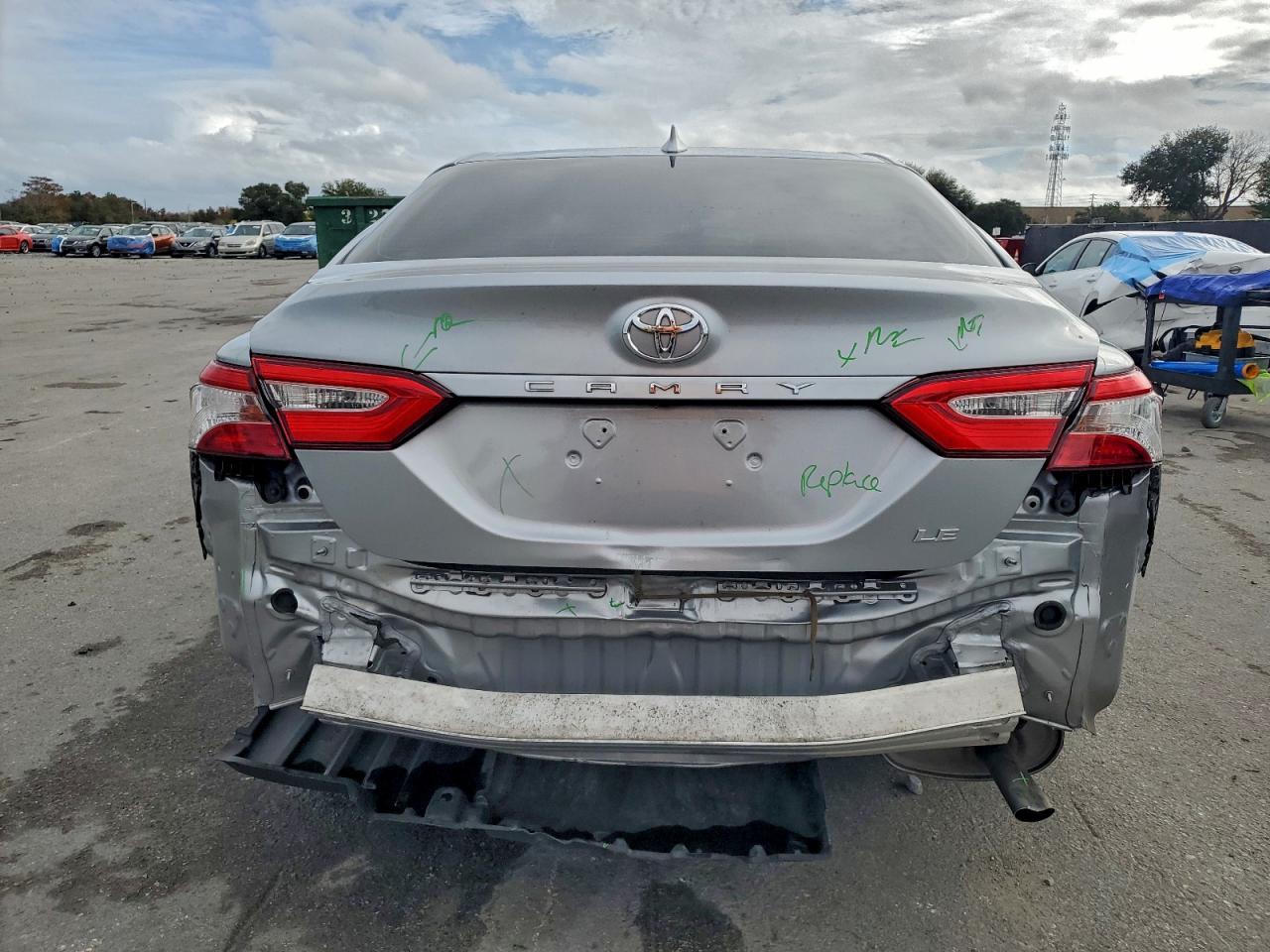 2019 TOYOTA CAMRY L photo 6