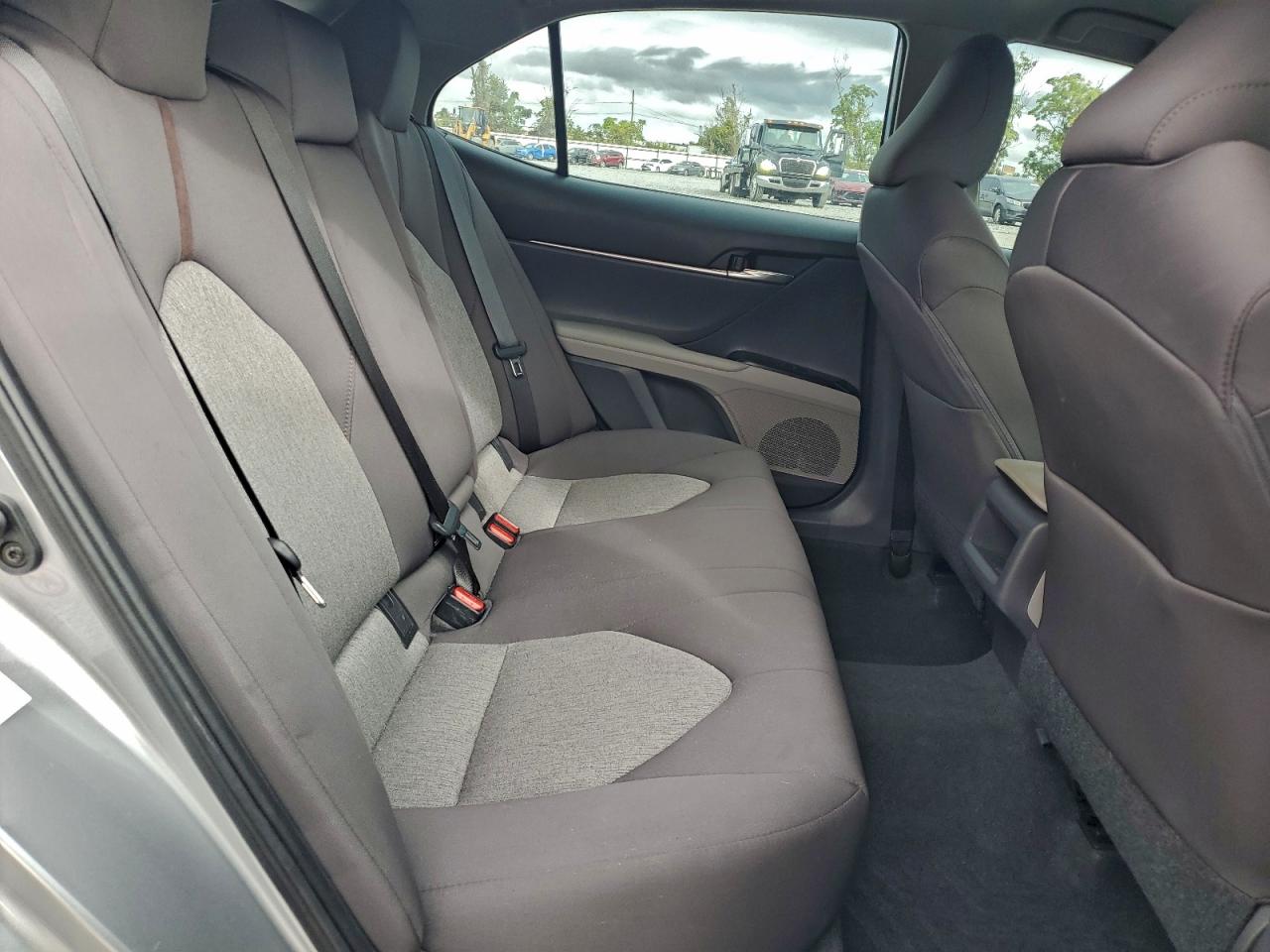 2019 TOYOTA CAMRY L photo 10