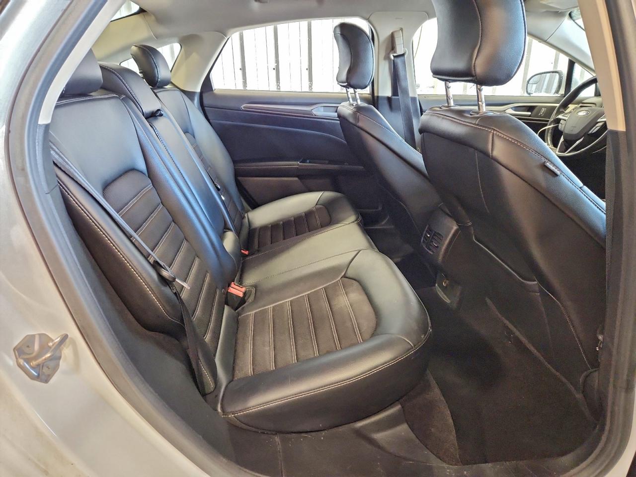 2017 FORD FUSION SE photo 19