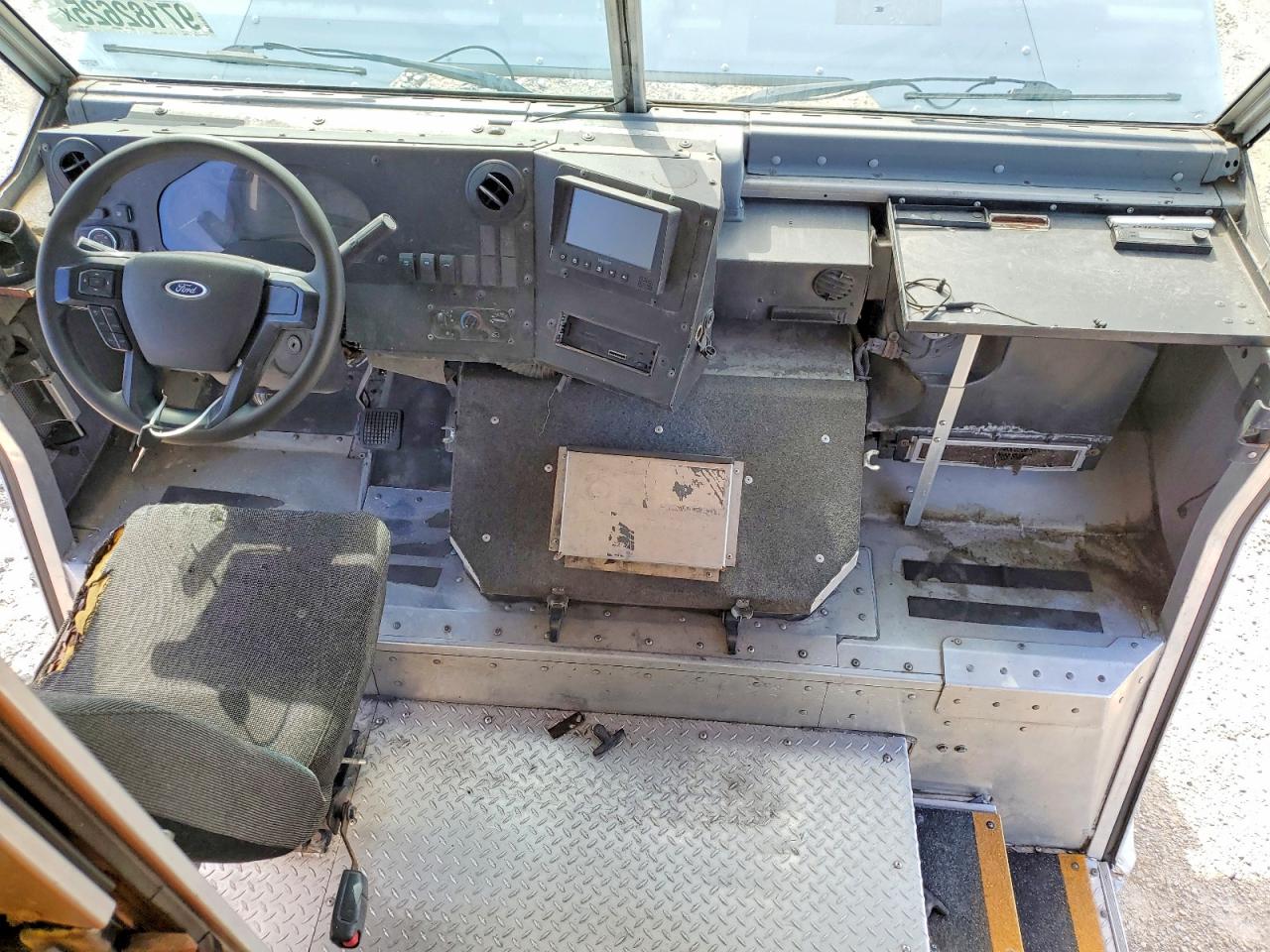 2021 FORD F59 DELIVERY TRUCK photo 8