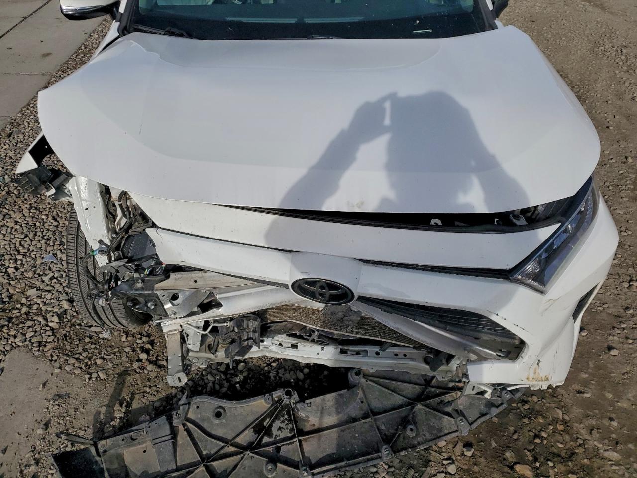 2021 TOYOTA RAV4 XLE photo 11