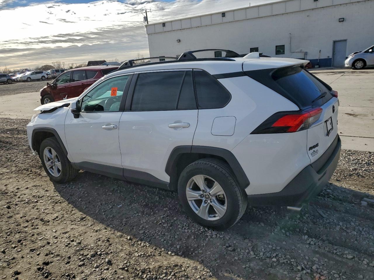 2021 TOYOTA RAV4 XLE photo 2
