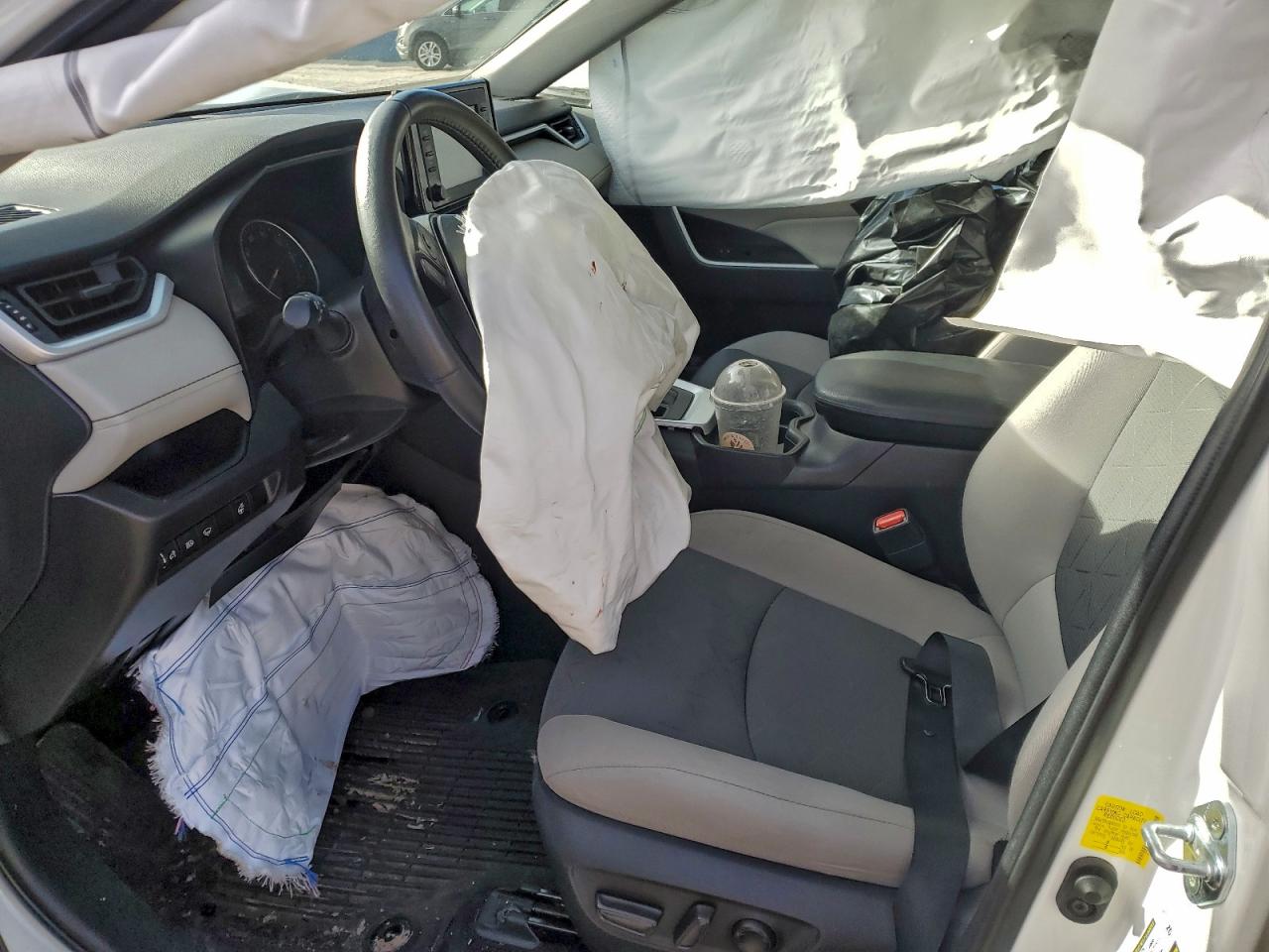 2021 TOYOTA RAV4 XLE photo 7