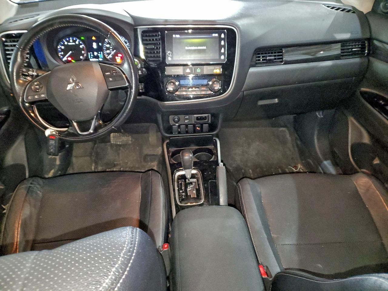 2018 MITSUBISHI OUTLANDER SE photo 8