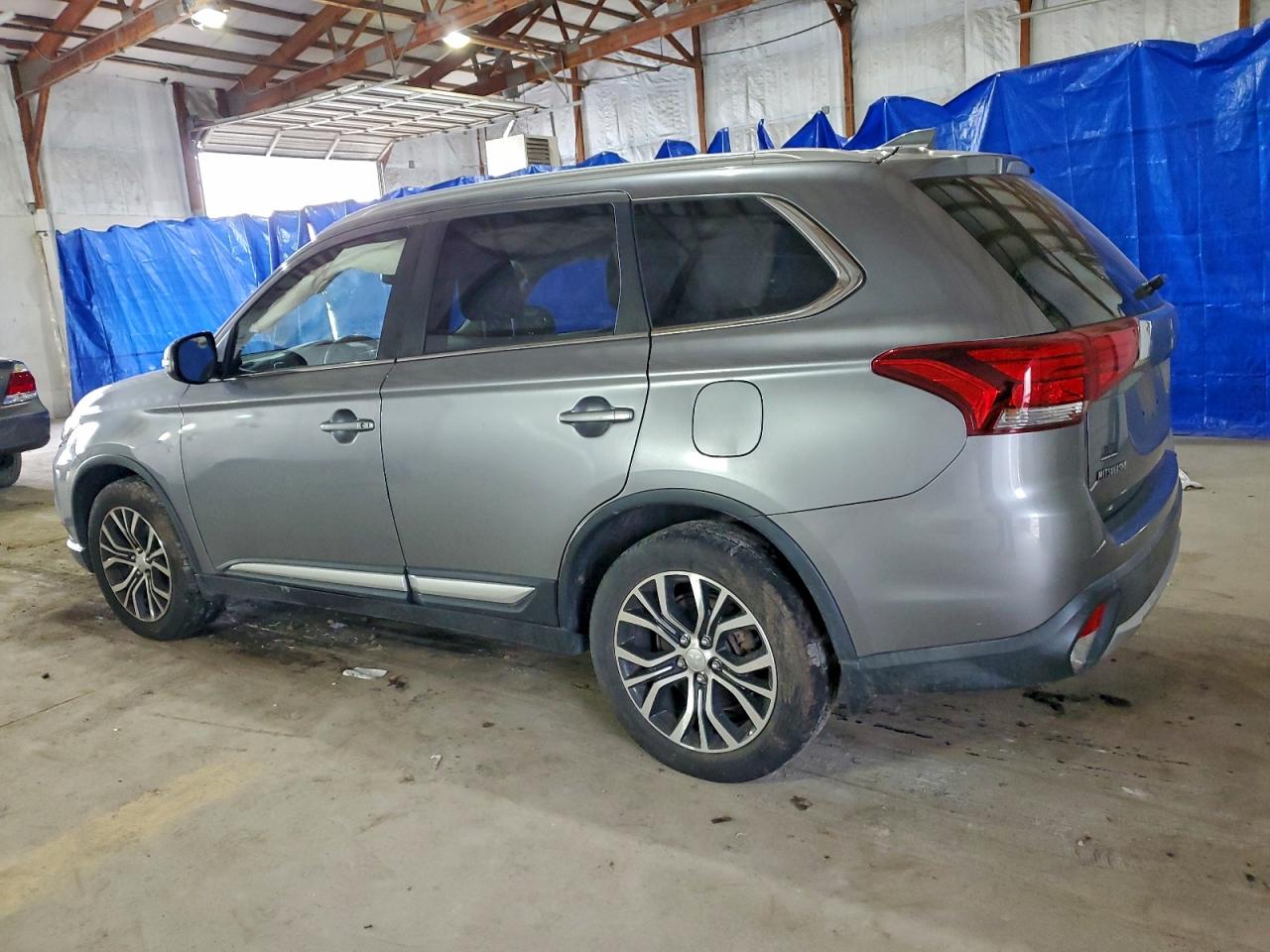 2018 MITSUBISHI OUTLANDER SE photo 2