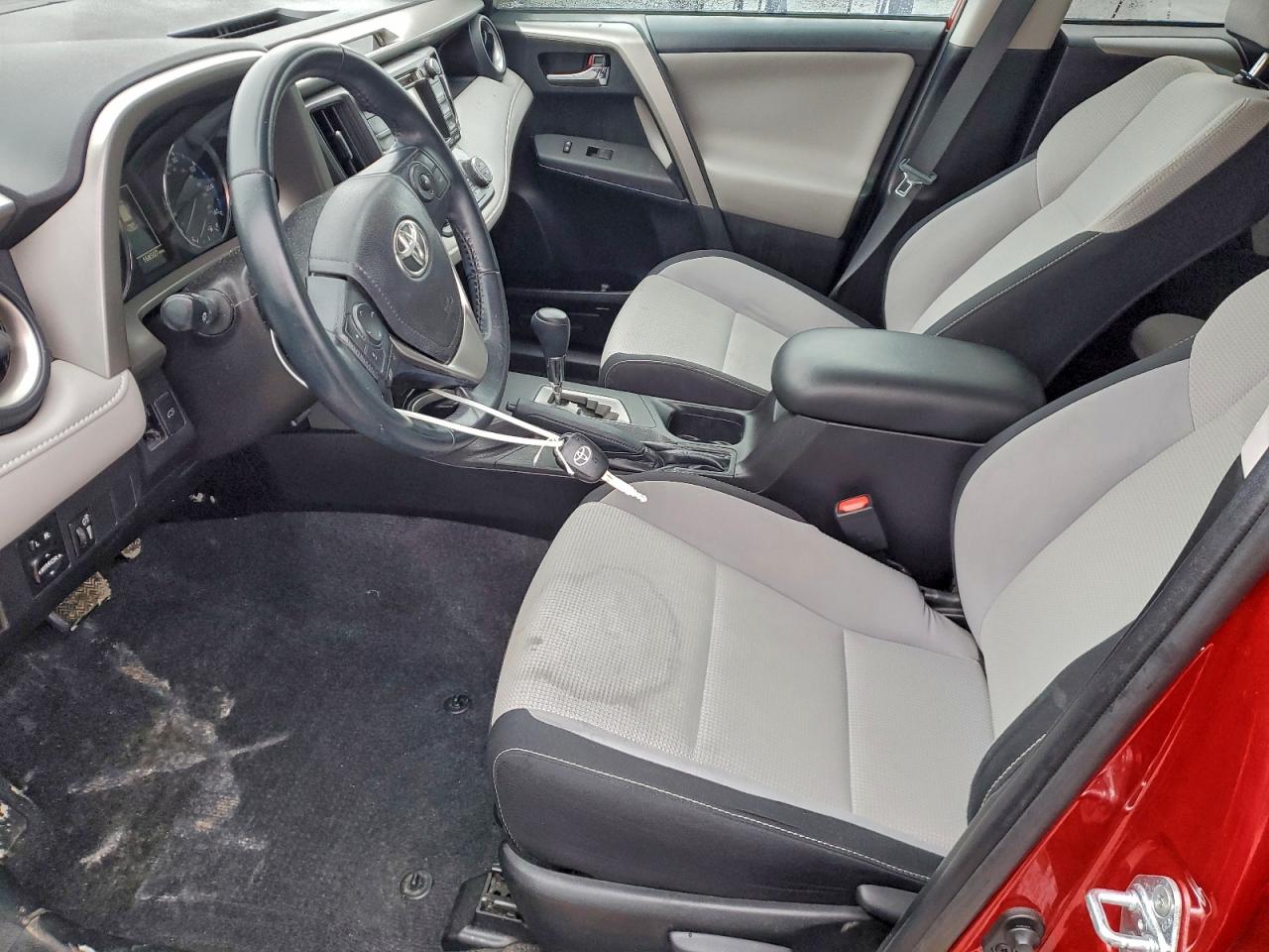 2016 TOYOTA RAV4 XLE photo 7
